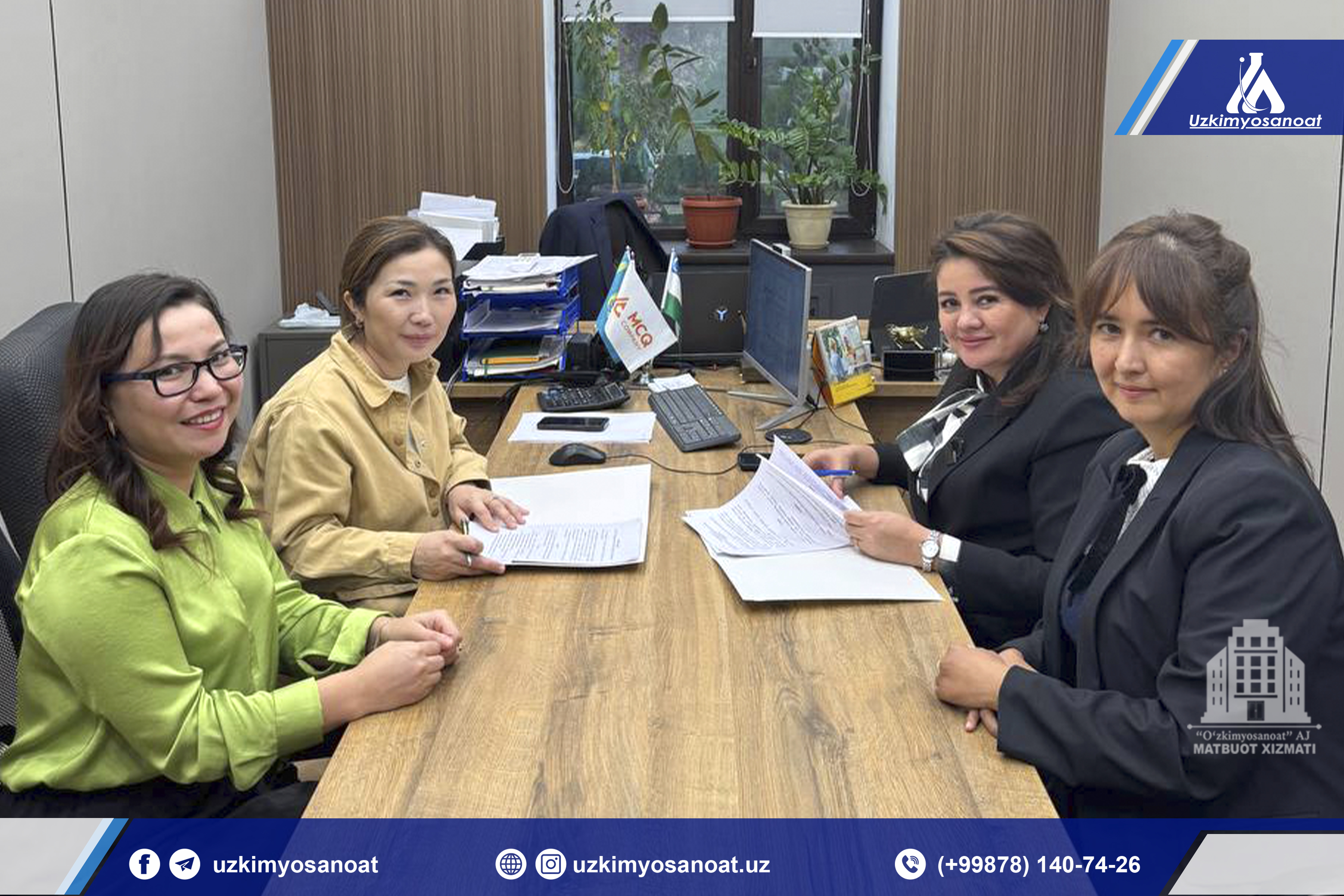 Jojalar eshaklarni yalaydi